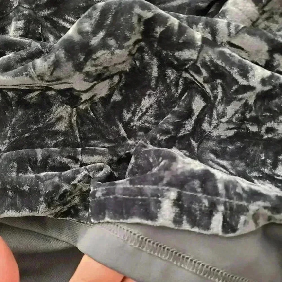 Lulu's Grey velvet dress - Picture 7 of 8